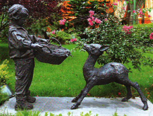 和小鹿嬉戏 铜雕